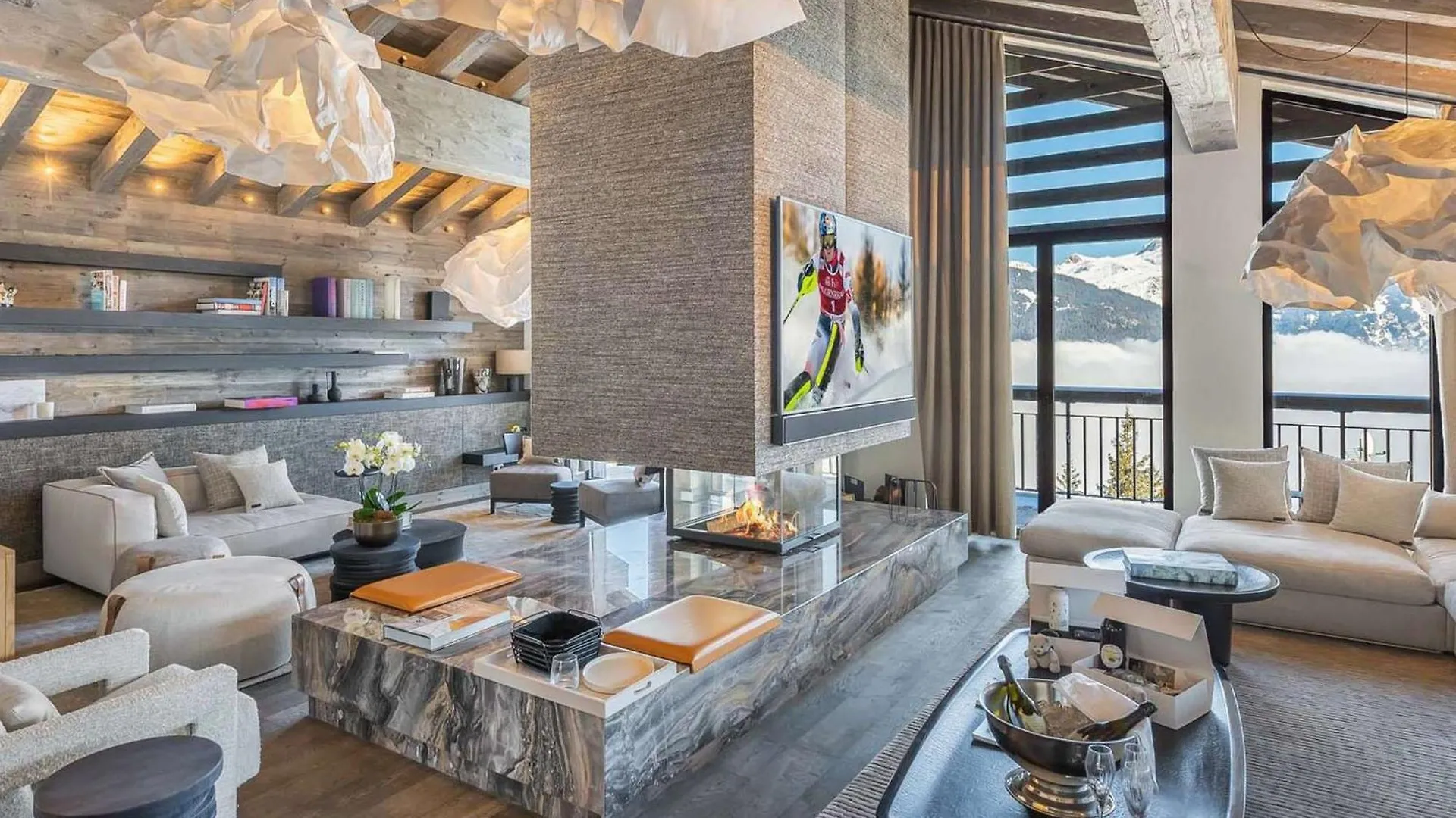 Chalet Luxueux A Courchevel Avec Piscine, Cinema, Salle De Sport Et Service Complet - Fr-1-562-71 0*,  Франция