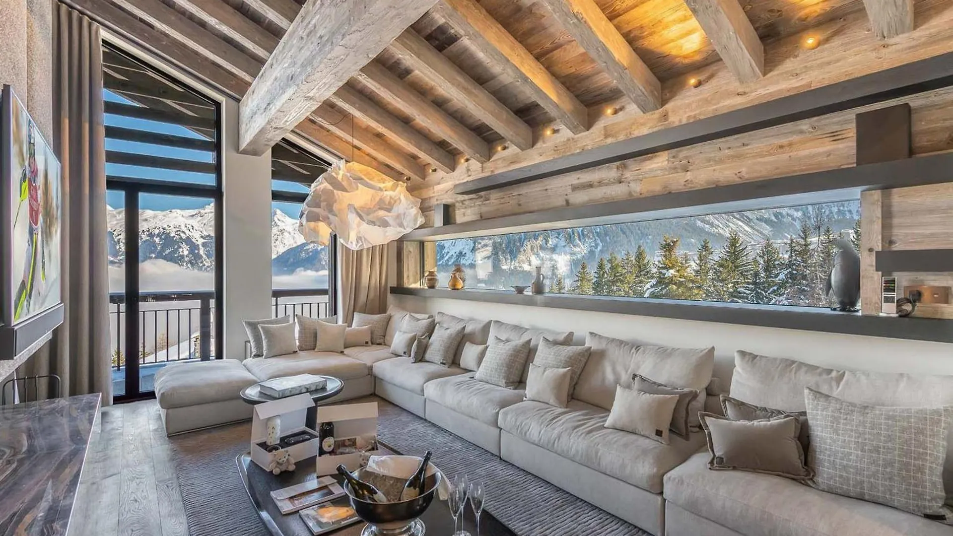 Chalet Luxueux A Courchevel Avec Piscine, Cinema, Salle De Sport Et Service Complet - Fr-1-562-71