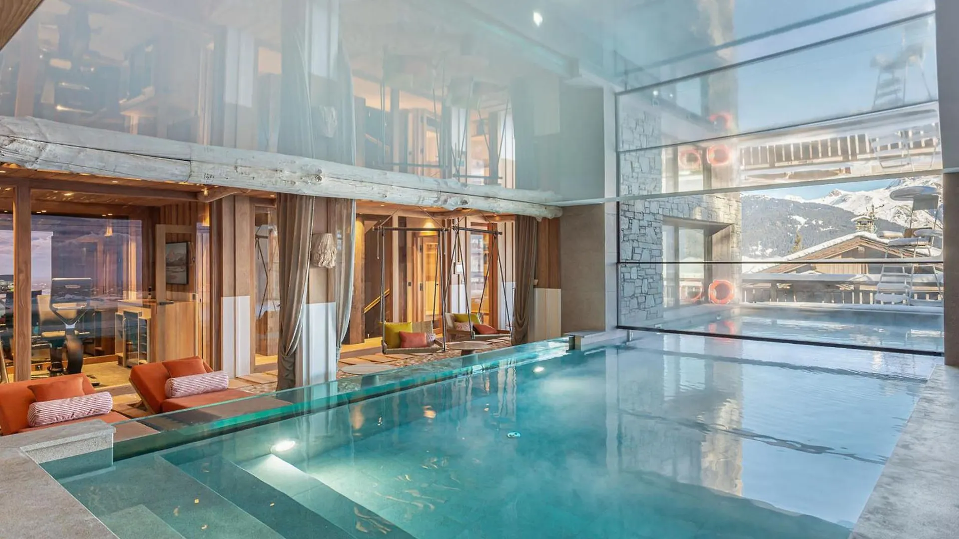 Chalet Luxueux A Courchevel Avec Piscine, Cinema, Salle De Sport Et Service Complet - Fr-1-562-71
